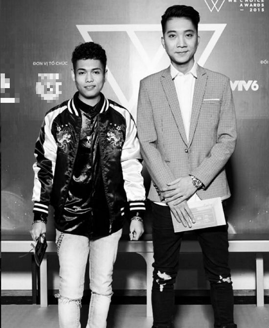 JustaTee trông lạ lẫm, phong độ hẳn nhờ có thân hình và mái tóc của BigDaddy. Giọng ca Forever Alone cũng nhanh chóng cập nhật lại bức hình kèm status vui trên Instagram: “Ở một thế giới khác…”.