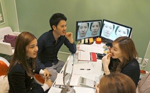 Tuy nhiên, số đông khán giả vẫn cho rằng đây là di chứng của việc "dao kéo" trước đó của cô. Bởi vì ngay sau đó, Kỳ Hân bất ngờ đăng tải loạt hình ảnh phẫu thuật thẩm mỹ ở Hàn Quốc.