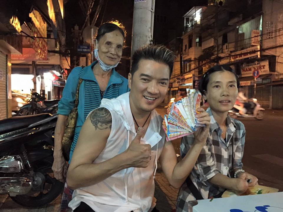 Anh đã mua tổng cộng 600 tờ vé số!