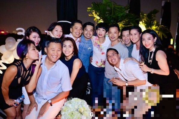 Người ta thường nói người đàn ông thường bớt lãng mạn sau khi kết hôn nhưng Louis Nguyễn lại không vậy. Anh luôn nhớ những ngày đặc biệt của vợ và đem đến niềm vui cho cô. Trong dịp sinh nhật 29 tuổi của Tăng Thanh Hà, anh và bạn bè đã tổ chức cho cô một bữa tiệc vui vẻ và ấm áp.