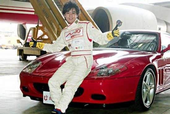 Lâm Chí Dĩnh: Từ khi sở hữu chiếc xe đua Ferrari F430 đầu tiên vào năm 23 tuổi, Lâm Chí Dĩnh đã yêu thích nhãn hiệu này một cách cuồng nhiệt, sau đó anh còn sắm thêm chiếc Ferrari 458. Năm 30 tuổi, anh hợp tác với người bạn thân thành lập công ty tư vấn đua xe ở Chu Hải - Trung Quốc.