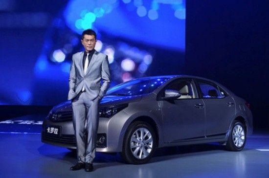 Cổ Thiên Lạc rất chuộng các nhãn hiệu xe danh tiếng. Trước đây, anh có sở thích lái xe đi dạo phố, nhưng không biết vì nguyên nhân gì anh đột nhiên không lái xe: “ Bây giờ tôi không muốn lái xe nữa, nhưng tôi vẫn sắm siêu xe ”. Thật ra, không phải anh không thích xe, mà là không thích lái xe. Cổ Thiên Lạc từng sở hữu nhiều chiếc xe đắt tiền như: BlueBird do Nhật sản xuất, Toyota Supra, Porsche 911, nhưng anh rất say đắm Ferrari. Trong cơn sốt Ferrari, Tạ Đình Phong, Trần Tiểu Xuân đều đặt mua kiểu xe mới nhất, Cổ Thiên Lạc cũng bỏ ra một cái giá khá đắt - 2,5 HK$ triệu để gia nhập vào hàng ngũ các chủ xe Ferrari.