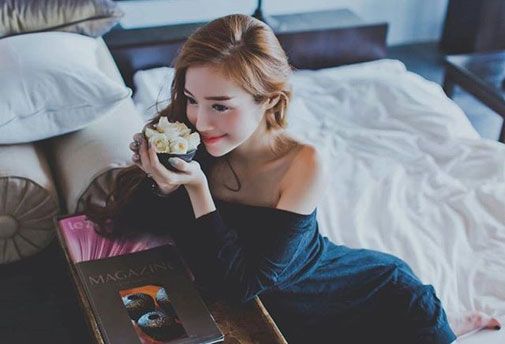 Không cần ăn mặc quá sexy như thời mới vào nghề nhưng Elly Trần vẫn quyến rũ chết người. 
