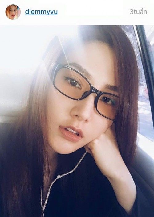 Diễm My 9x lại chọn kính tròng da cam hình chữ nhật.