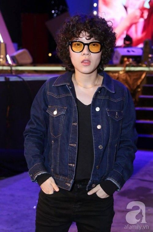 Hay là hot trend kính tròng cam cũng rất ngầu.
