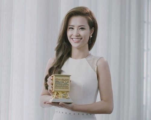 Loạt sản phẩm âm nhạc thuộc hàng đẳng cấp quốc tế, vũ đạo điêu luyện, ngoại hình sáng, tính cách siêu dễ thương, nói không với scandal, luôn chăm chút cho mỗi lần xuất hiện lẫn mối tình đẹp như mơ cùng Ông Cao Thắng là loạt “vũ khí” lợi hại để cô chiếm trọn trái tim các fan.