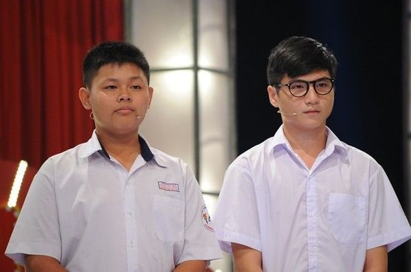 Đôi bạn vô tư chia đôi giải thưởng và để bố mẹ toàn quyền sử dụng.
