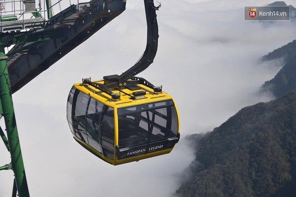 Khách sẽ được trải nghiệm cảm giác "cưỡi mây" khi ngồi tại cáp treo này.
