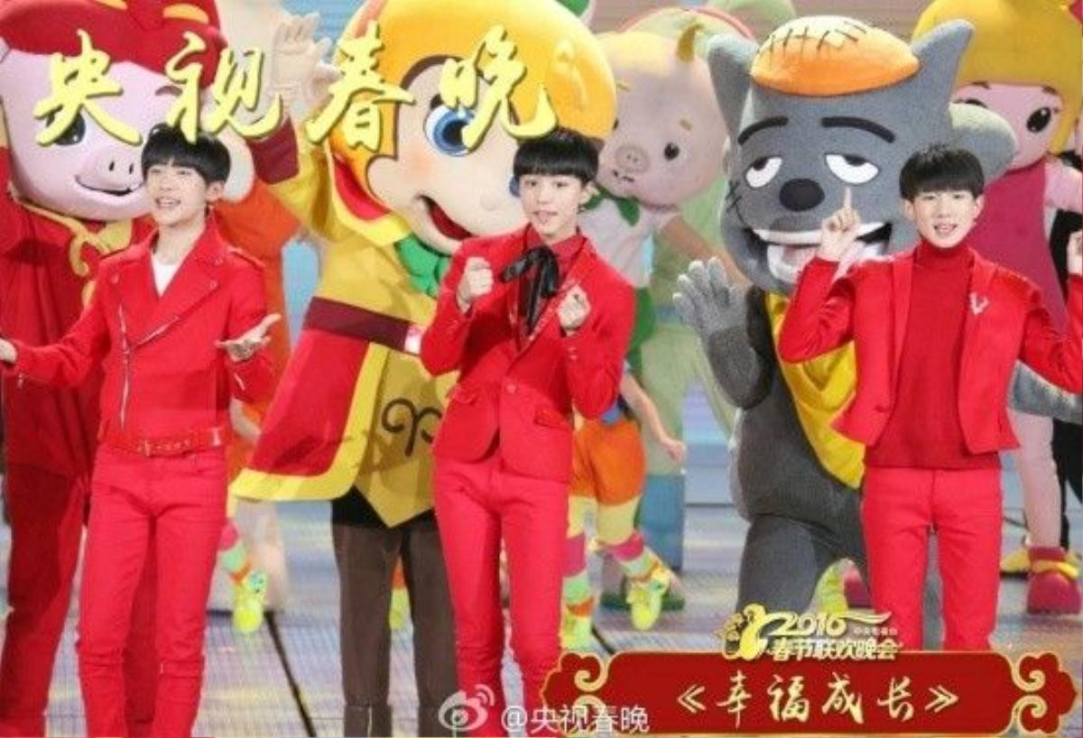 Các chàng trai TFBoys phấn khích khi biểu diễn.