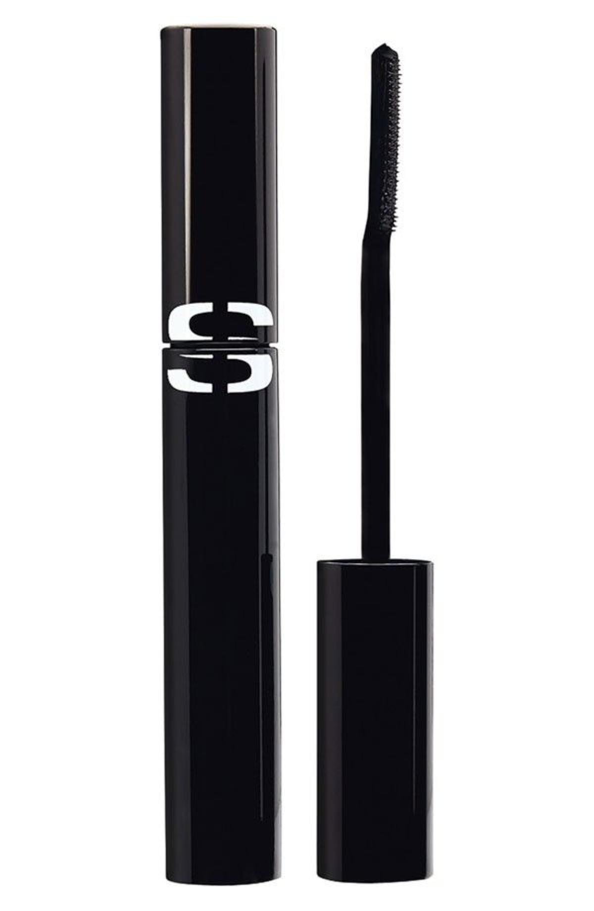 Mascara So Intense by Sisley Paris, rất đươc make up artist của nhiều ngôi sao tin và sử dụng bởi công dụng làm dài mi vô cùng tự nhiên của chúng.