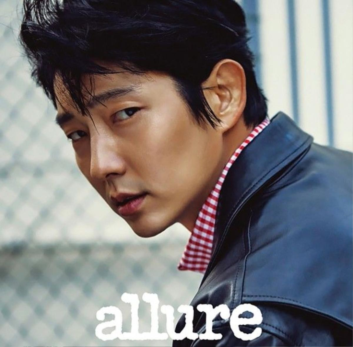 Lee Jun Ki trên tạp chí Allure số tháng 3/2016.