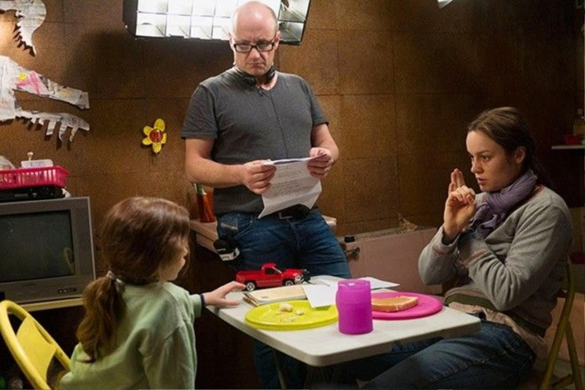 Một trong những bất ngờ của năm nay là Lenny Abrahamson trong hạng mục đạo diễn cho bộ phim Room. Nhờ sự khéo léo của ông, bộ phim thu được sức mạnh lớn lao từ những màn thể hiện được kiểm soát trong không gian hẹp.